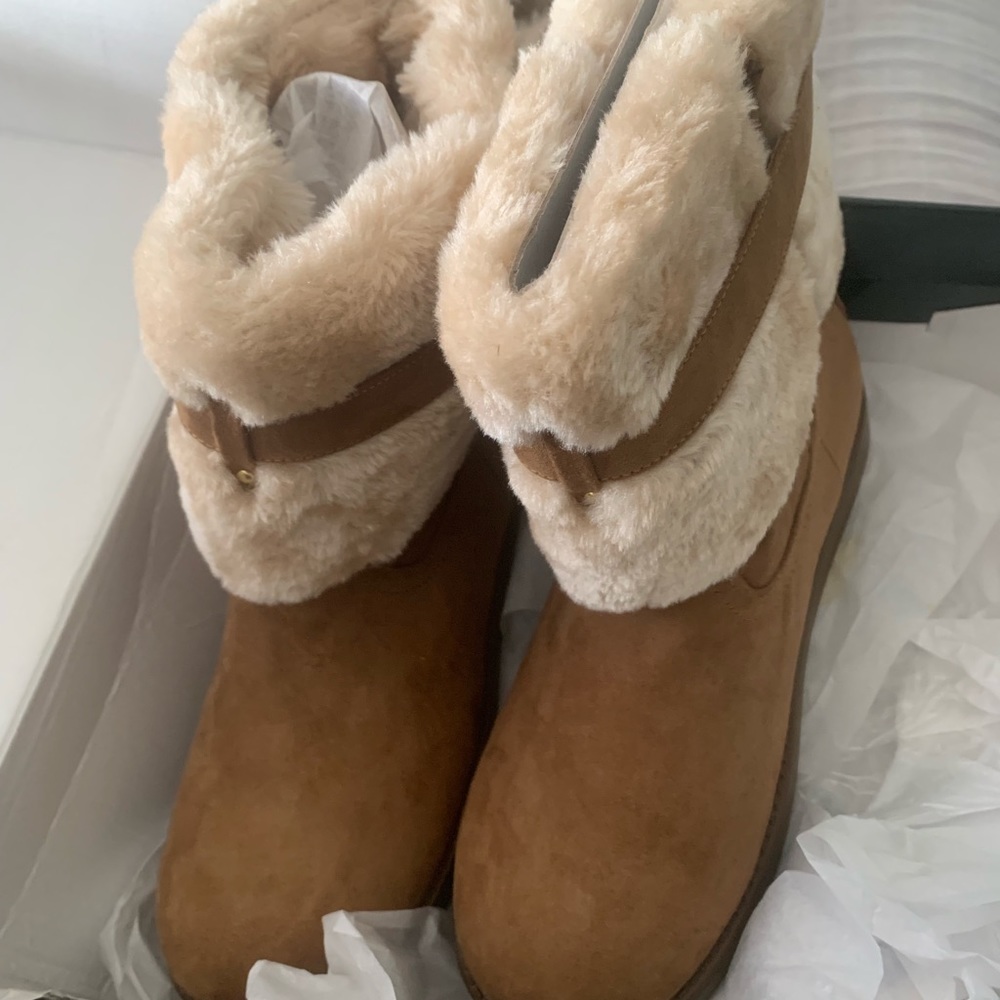 Guess Aussie boots sz 9